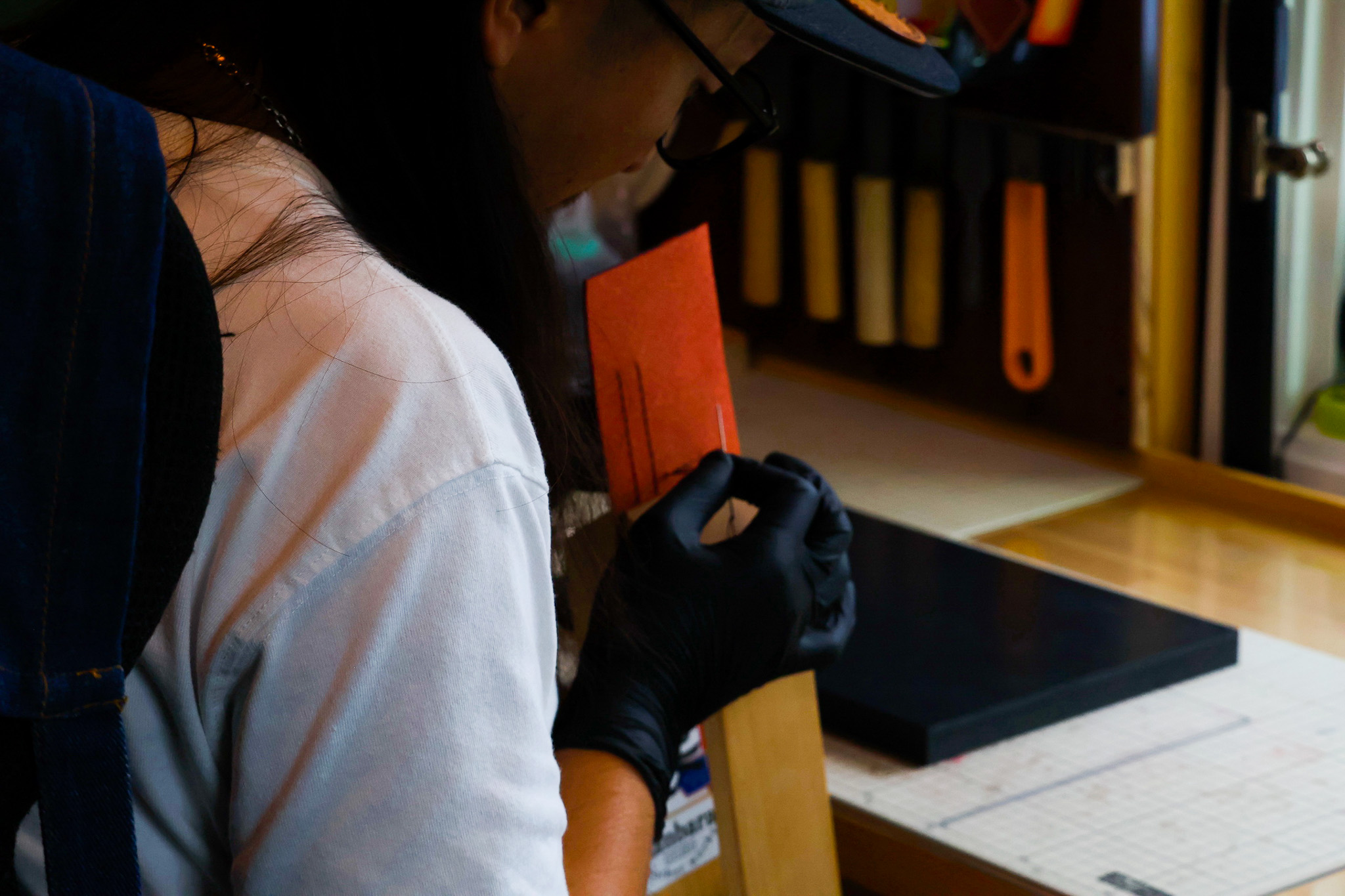 三重県松阪市　レザークラフト
かンバラレザーワークス
イメージ画像　製作過程　縫う